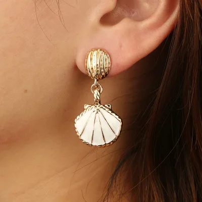 Летние романтические женские серьги в форме ракушек синего и белого цвета