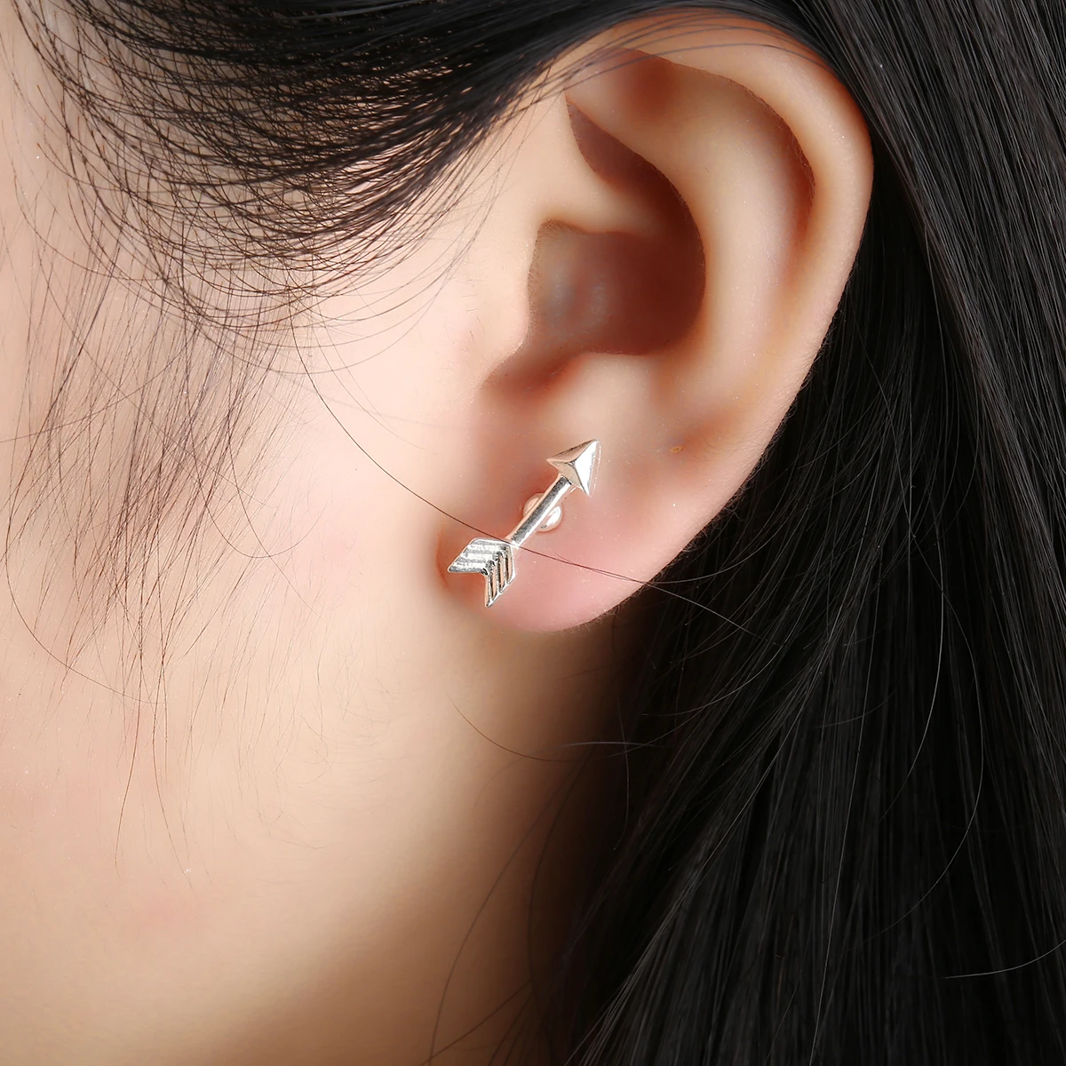 1 пара модные крошечная стрела серьги-гвоздики шармы с узорным узором женские