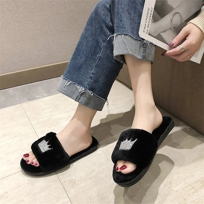 Зимние домашние тапочки плюшевые с блестками женские меховые большой размер Pantufa