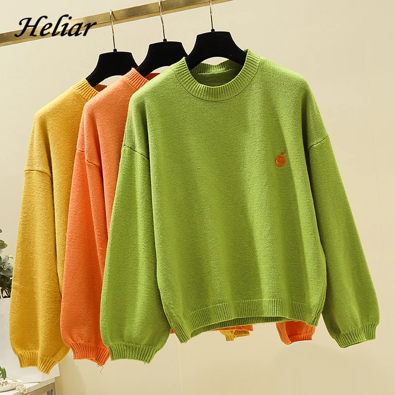 Свитер женский оверсайз оранжевого цвета с вышивкой на осень/зиму | Женская