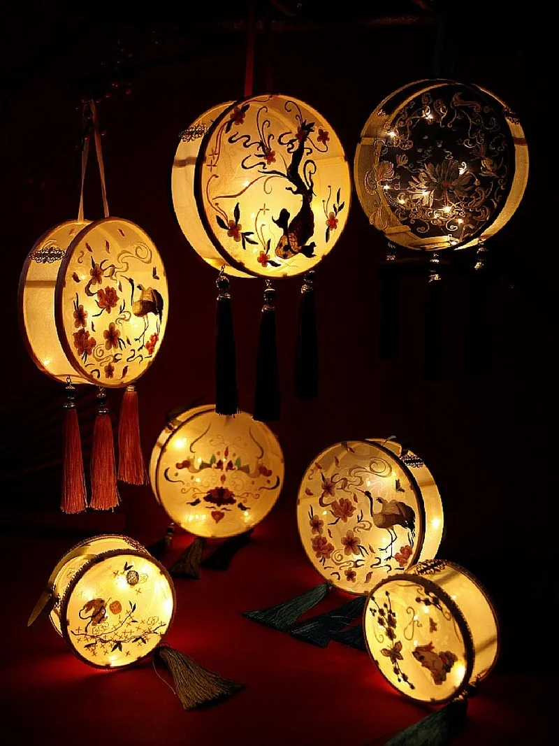 Chinese Style Retro Round Lantern Embroidered Lotus Palace Flower For Spring Festival Decoration |