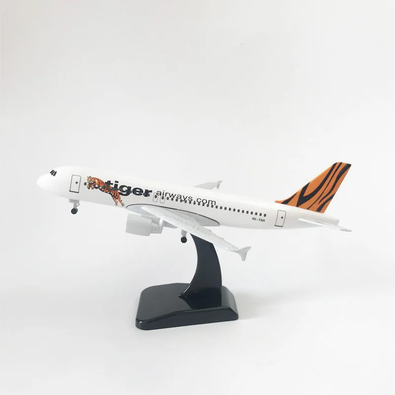 

Модель самолета A320 из Сингапура с самолетом, 20 см