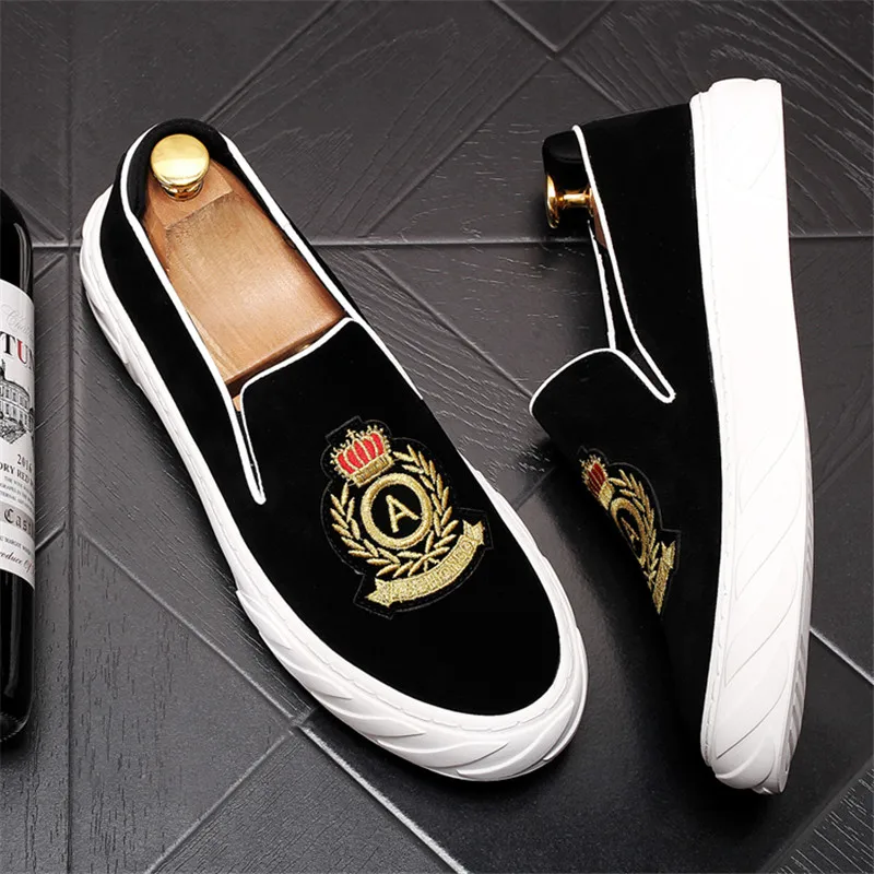 Новое поступление мужские Вышитые Мокасины красные розовые туфли для курения