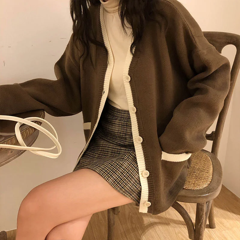 

Женский трикотажный кардиган с V-образным вырезом