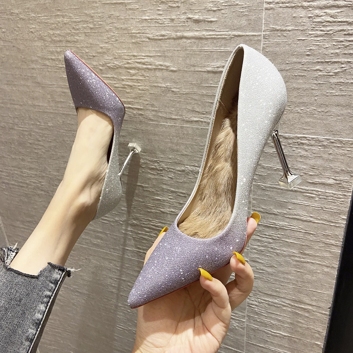 

Женские туфли на высоком каблуке, с острым носком