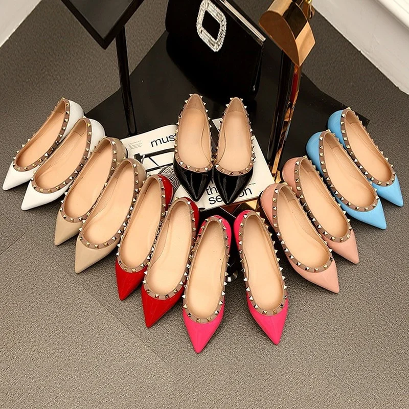 

2021Flats Shoes Pointed Toe Rivets Red Wedding Shoes Luxury V Brand Designer Shoes Women Luxury Female Shoes 44 Dust BaG
