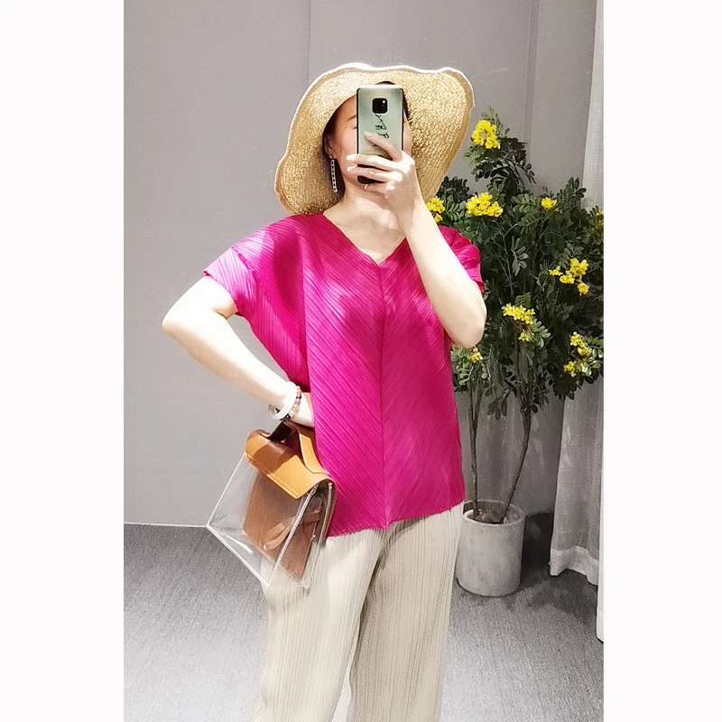 rose Red Changpleat новые женские футболки Топ Miyak плиссированный модный дизайн свободный v-образный вырез корейский стиль короткий рукав женская футболка Tide - Цвет: rose Red