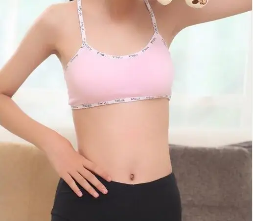 Красивый спортивный бюстгальтер с нагрудными бретельками и надписью | Мать