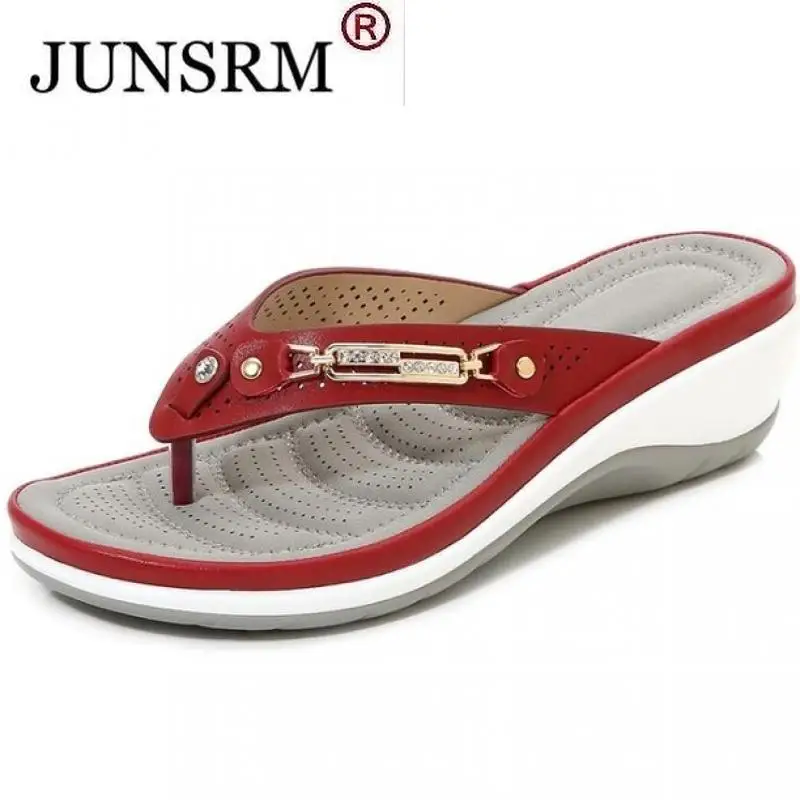 

Шлепанцы женские с металлическими кнопками, пляжные сандалии на танкетке, пляжные шлепанцы для отдыха, летняя модель 2022