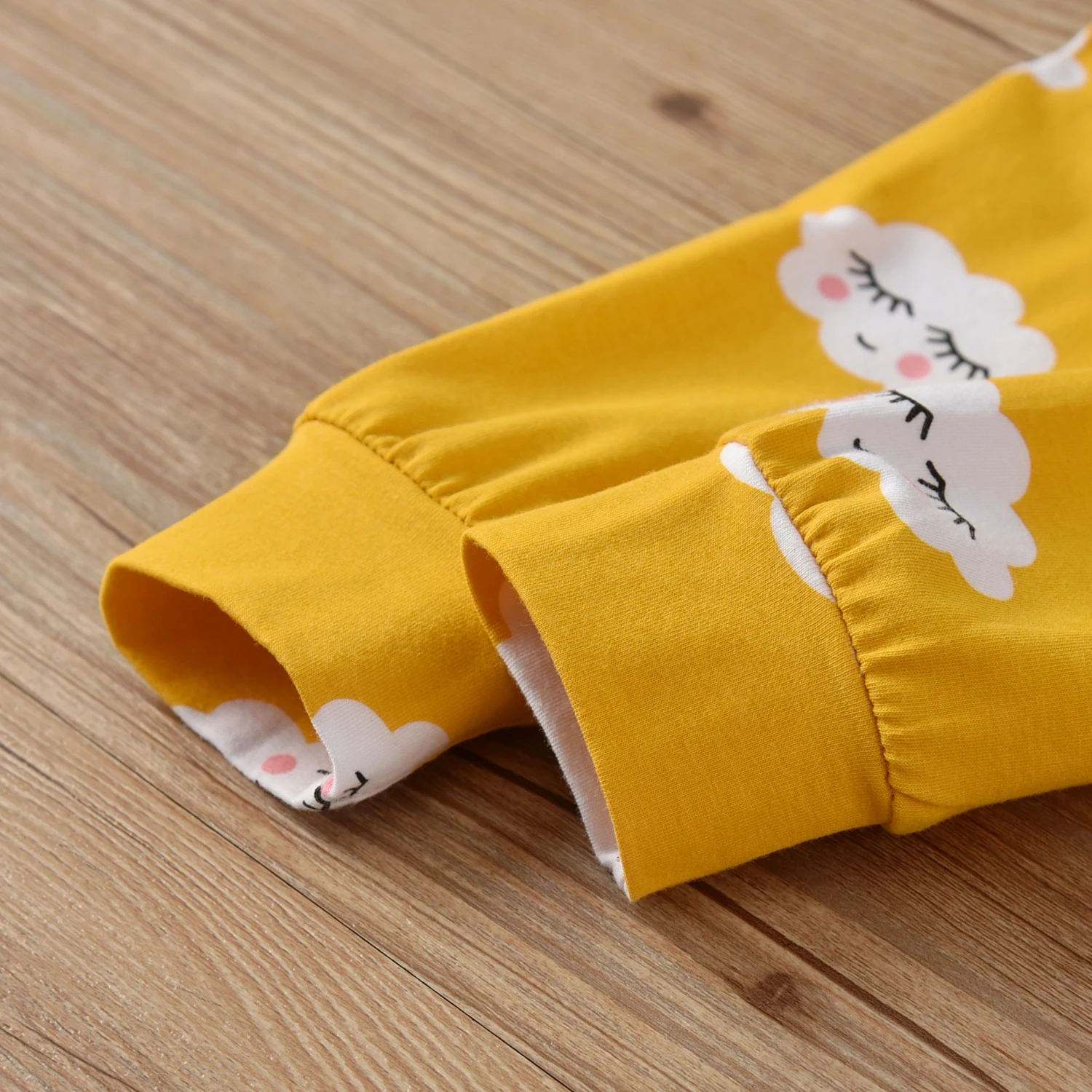 Тонкий хлопковый комбинезон с длинными рукавами и принтом облаков для маленьких