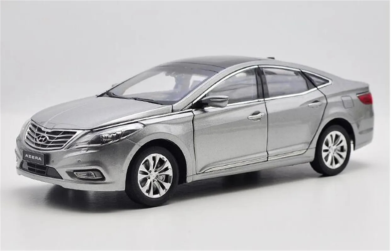 

Новинка 1:18 для HYUNDAI AZERA Великолепная литая модель автомобиля игрушки для мальчиков подарки коллекционный дисплей серебристый металл, пласт...