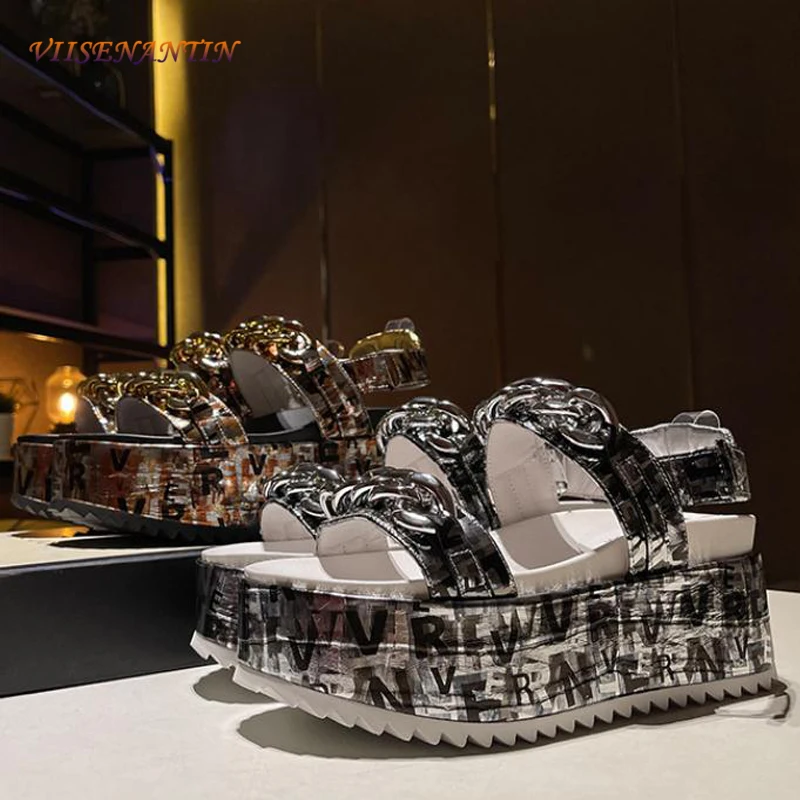 

Новинка лета 2021, стильные спортивные повседневные Оригинальные сандалии на толстой подошве, на липучке, с металлической цепочкой, модные Па...