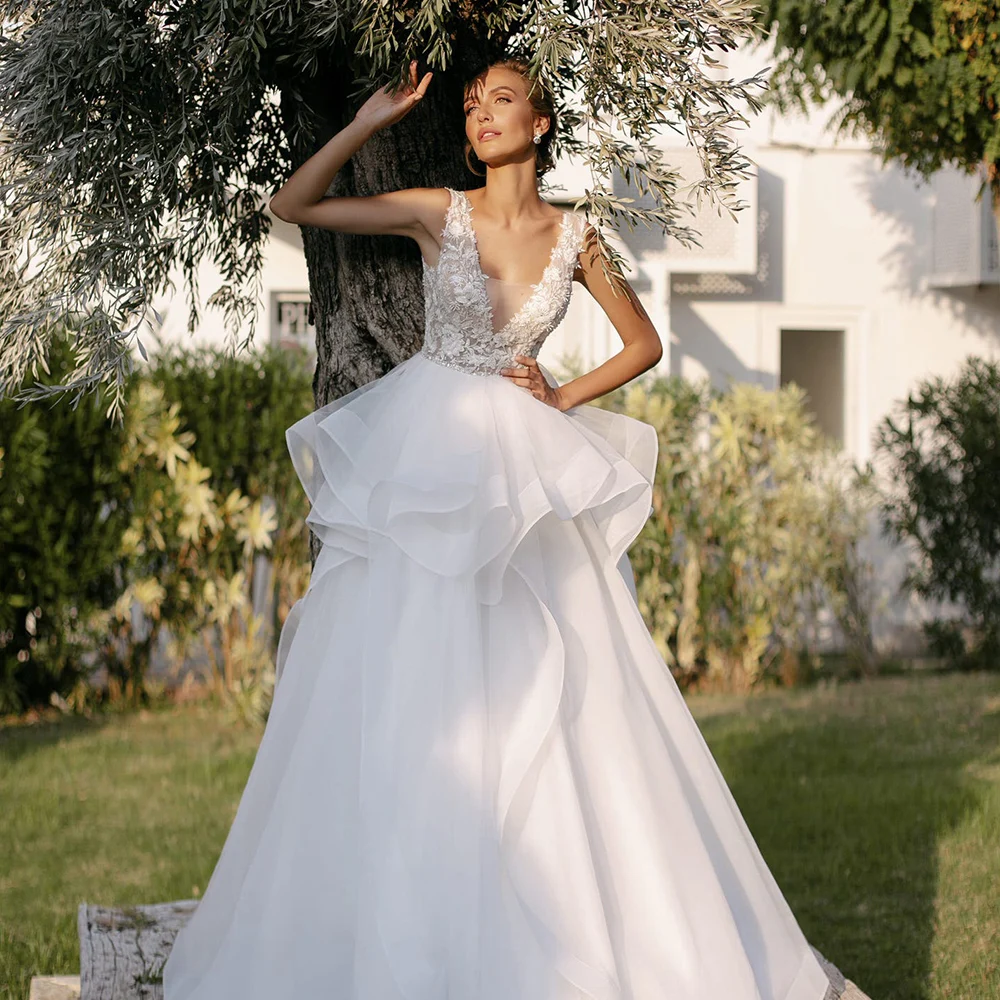 

V- Neck Wedding Dresses 2021 Sleeveless Appliques Open Back Tulle Ruffles Sweep Train Bridal Gowns Vestidos De Novia