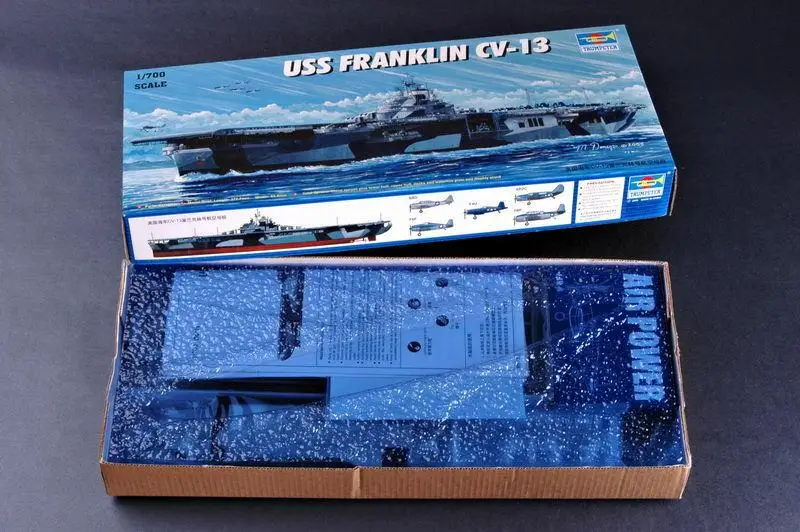 Трубач 05730 1/700 ВМС США Франклин CV 13 пластиковая модель комплект| |