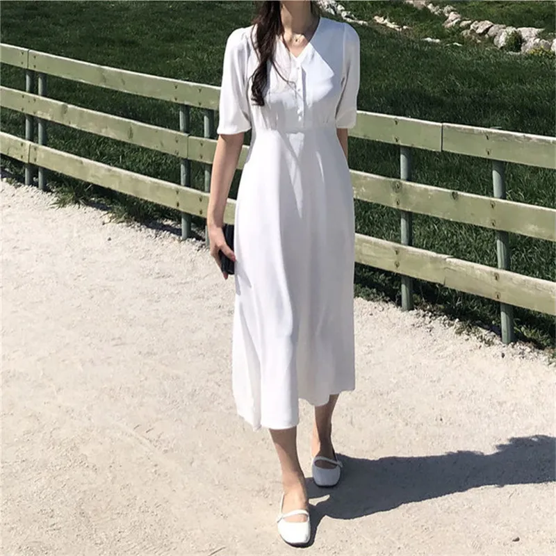 Однобортное платье с V-образным вырезом тонкой талией и плиссированной юбкой |