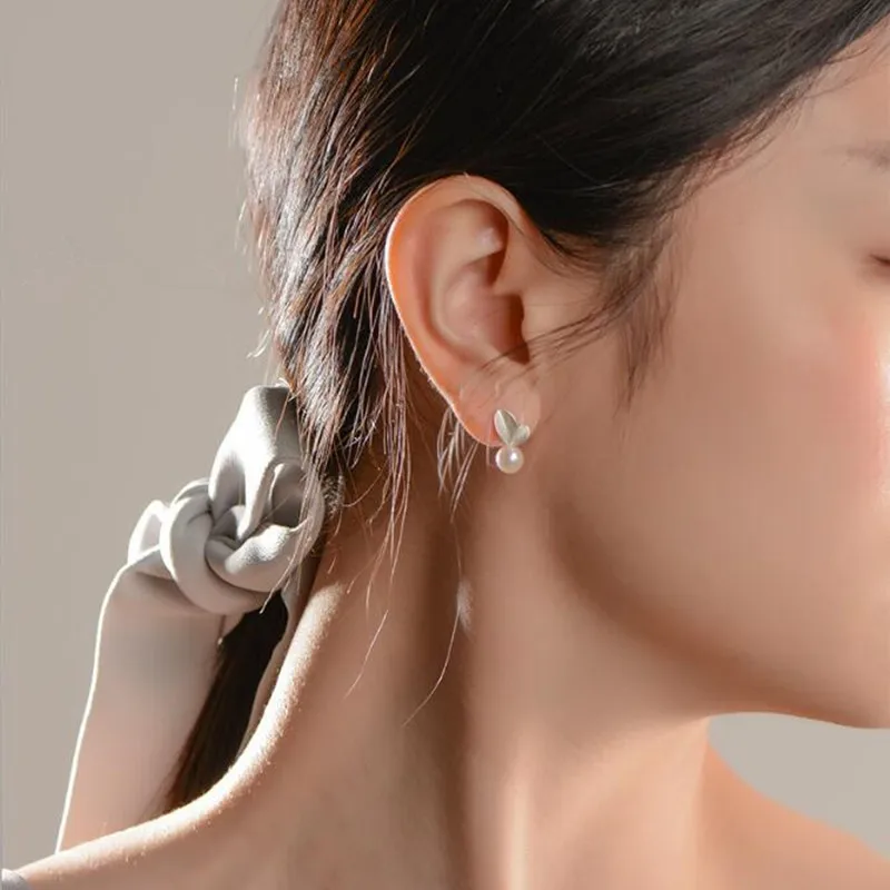 

Fashion Colar 925 Silver Elegant Pearl Leaves Stud Earrings for Ladies Women's Earrings 2021 Trend Jewelry Pearl Earrings SE135