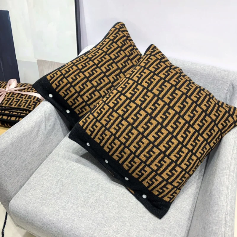 

BOUSSAC European-Style Sofa Blanket ins Decoration Blanket Style Retro Knitted Blanket Office Lunch Break Warm Small Blanket