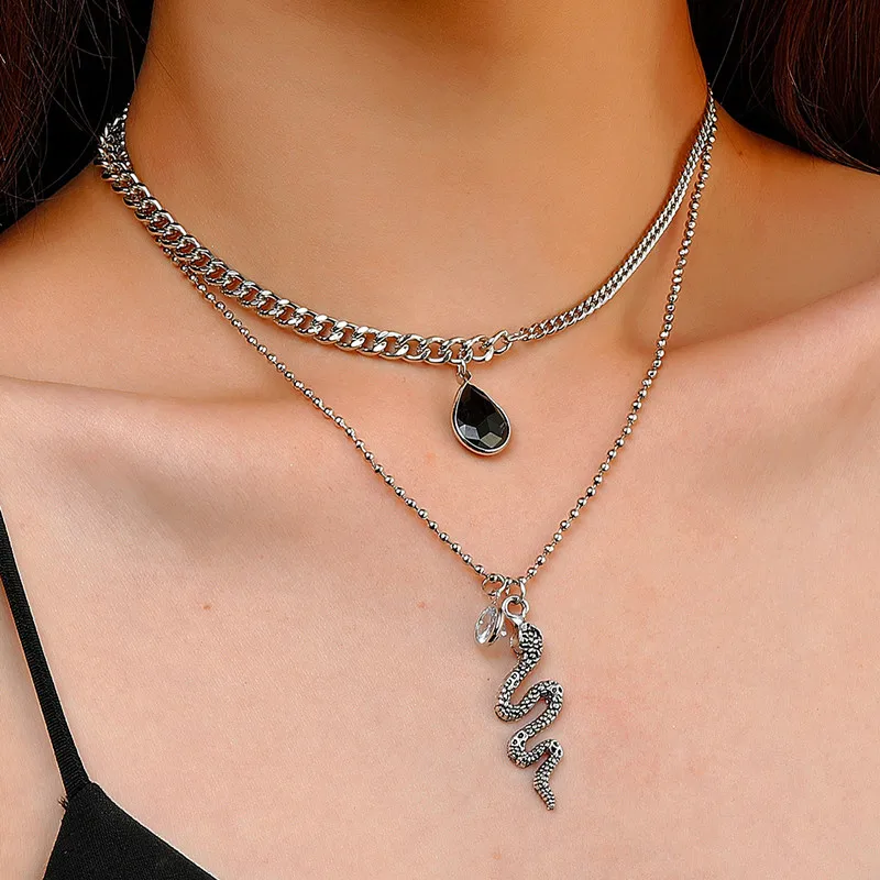 

Fashion creative serpentine necklace personality metal multi-layer clavicle chain is a bestselling choker for women