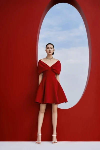 

CY женская обувь высокого качества; Летнее однотонное Цвет красный глубокий V образным вырезом Элегантные с коротким рукавом офисное мини те...