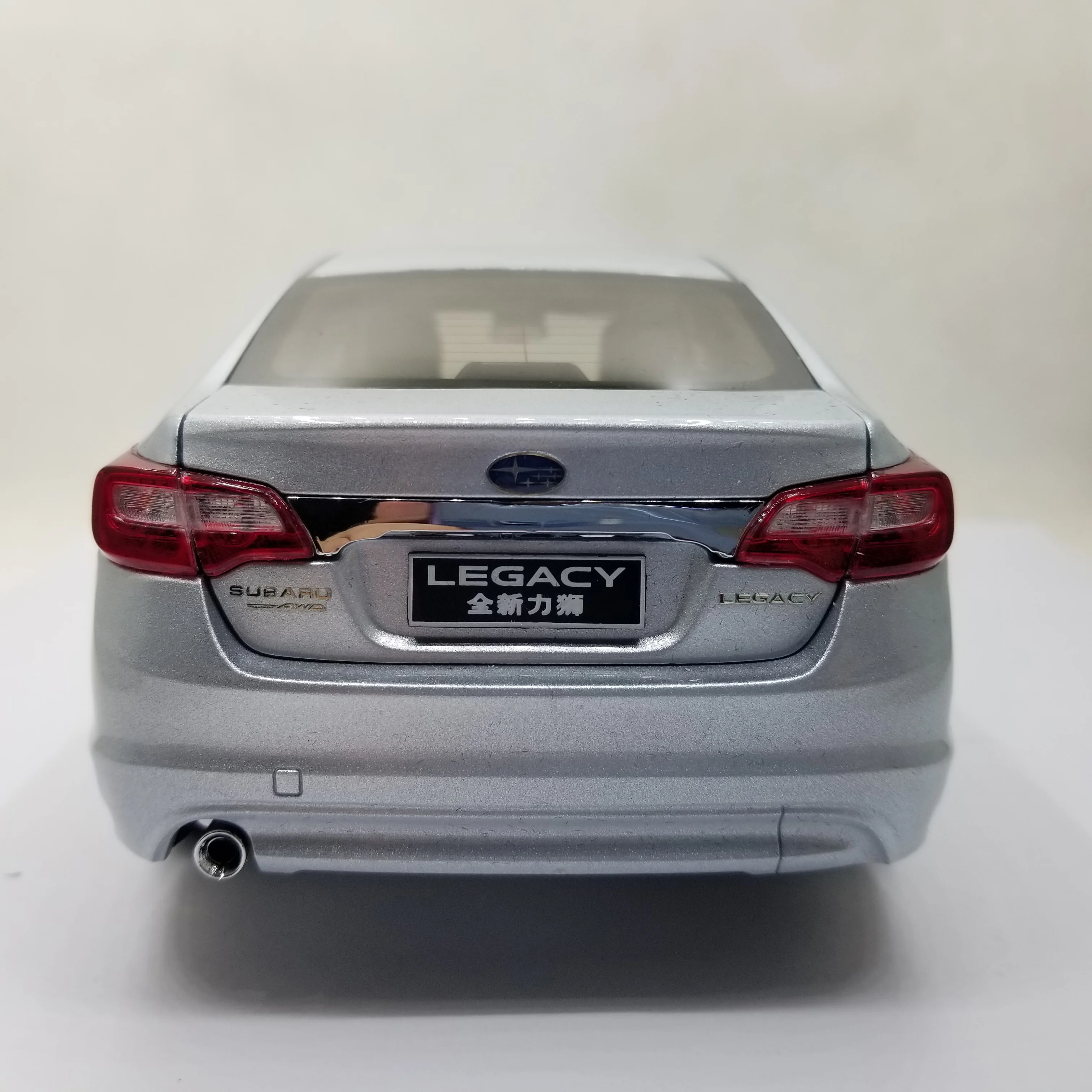 Модель литая в масштабе 1:18 для Subaru Legacy 2017 Sport Sedan игрушечная машинка из сплава