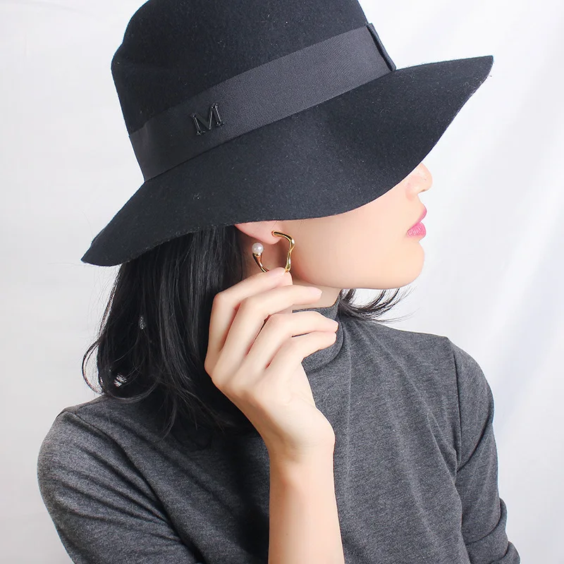 

Wind simple irregular geometric line earrings Elegant cool wind imported pearl earrings earrings female