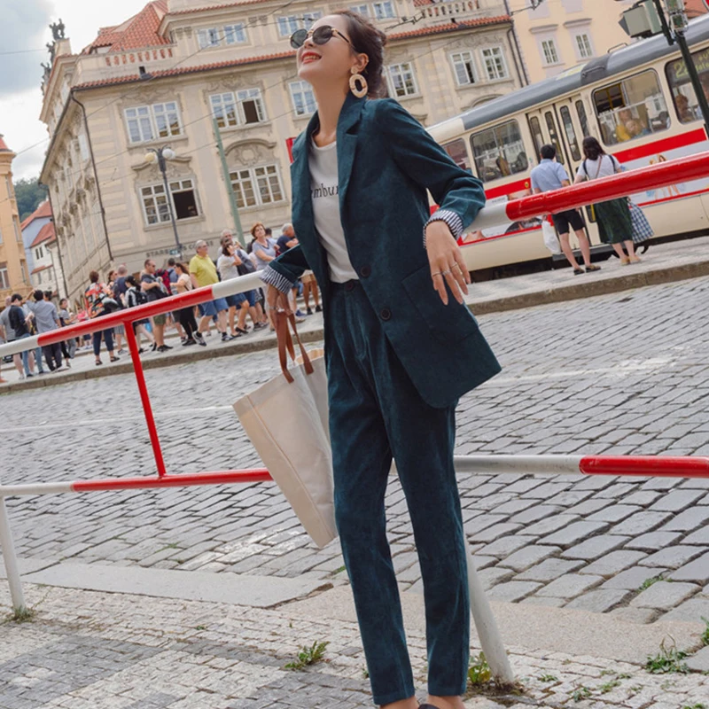 Женский вельветовый костюм из 2 предметов демисезонный комплект длинного