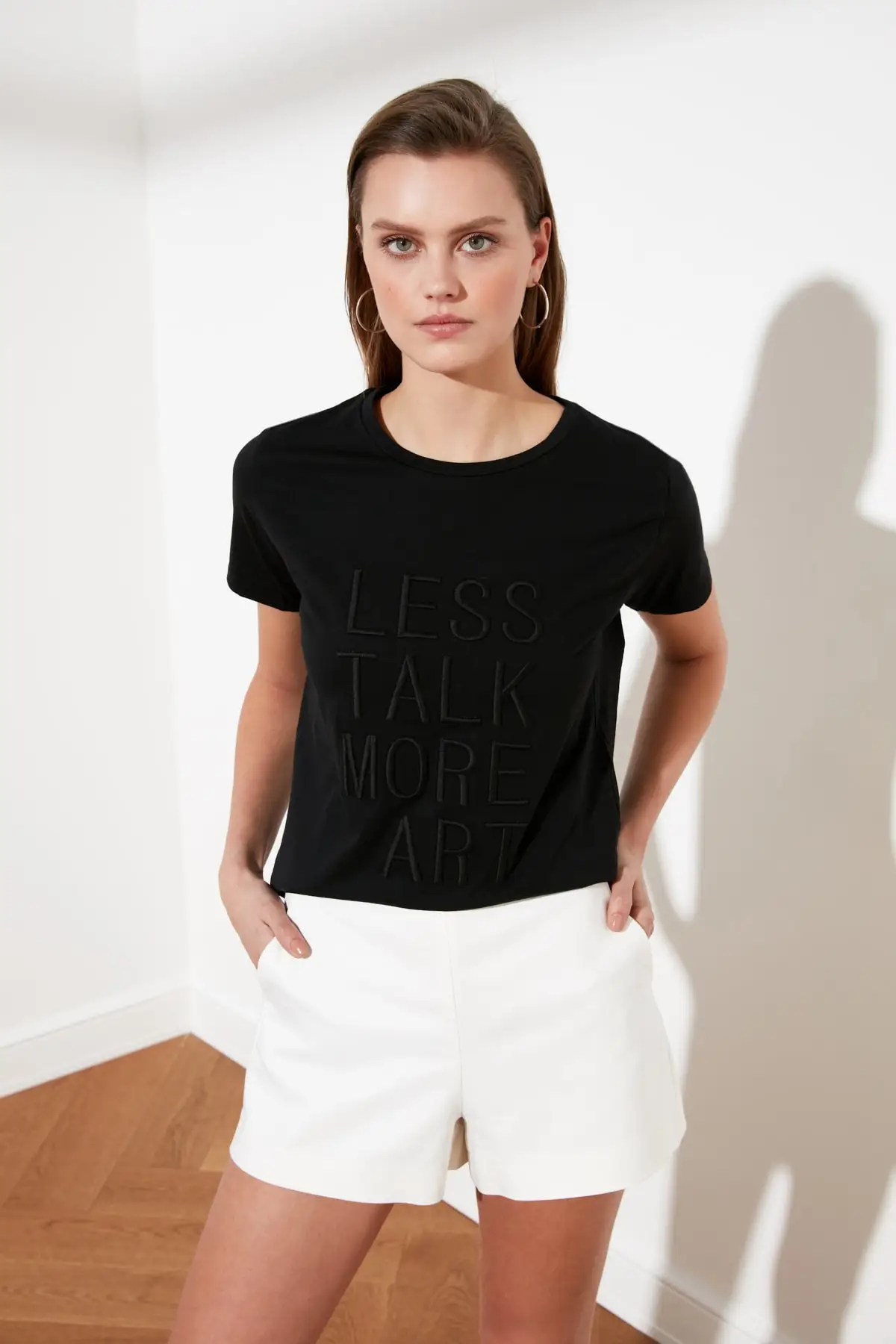 

Классическая трикотажная футболка TWOSS21TS0226