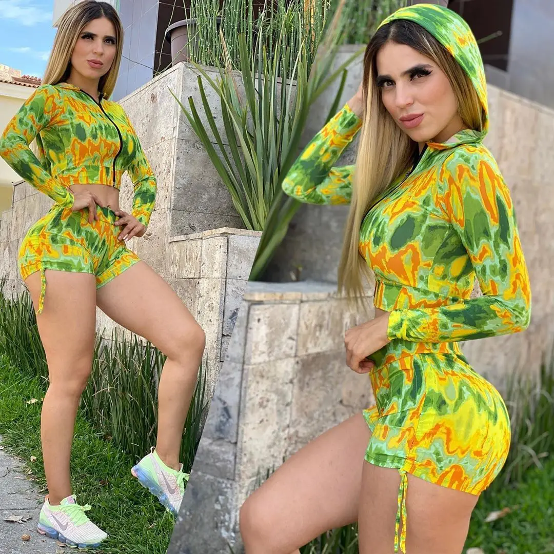 

2020 Hooded Women Tracksuits 2 Pieces Short Suit Set Long Sleeve Zipper Crop Top and Short Pants Sports Outfit Casual Clothes
