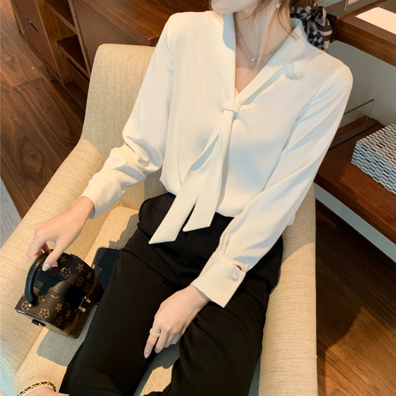 

Женская шифоновая блузка с длинным рукавом и V-образным вырезом