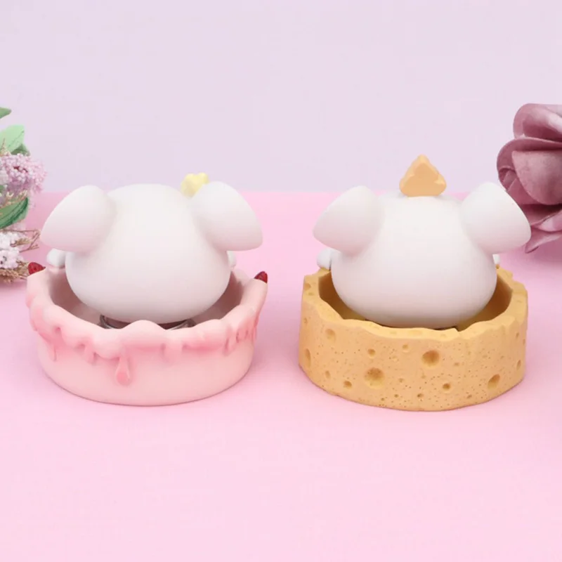 

Cute Sweetheart Rat Shaking Head Ornament Car Interior Resin Mouse Craft Kawaii Accessories Home Supplies