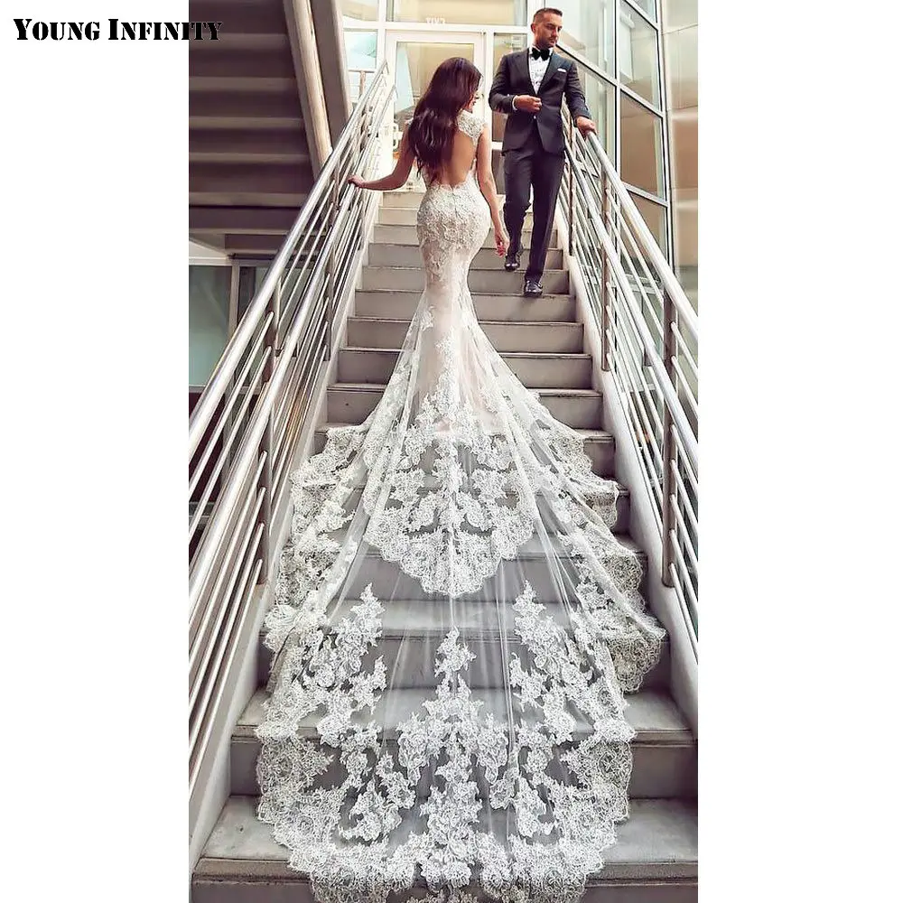 

Elegant Chapel Train Wedding Dress 2021 White Charming Bridal Gown V-Neck Hollow Back Style Lace Applique Tulle Illusion
