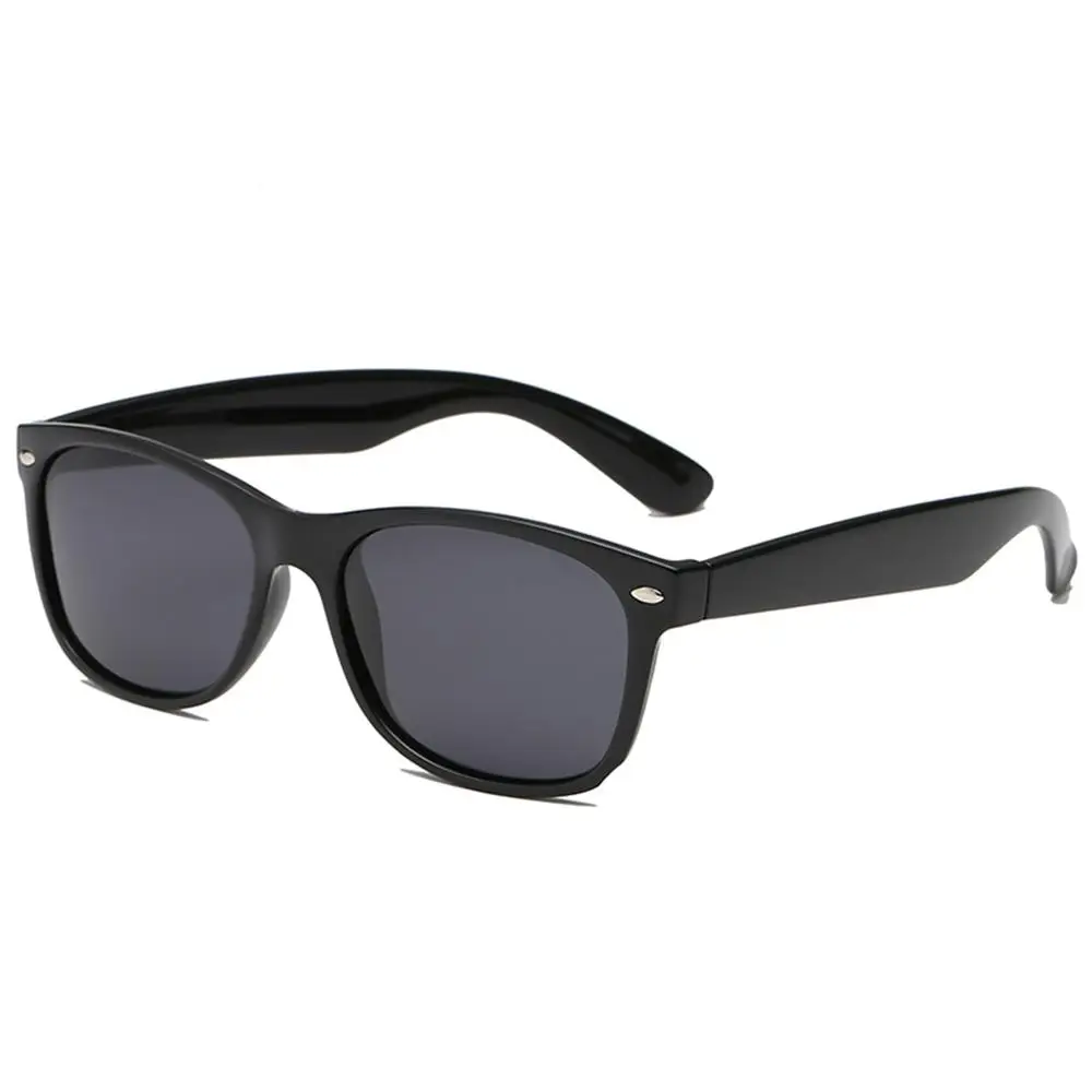 Темные прямоугольные классические солнцезащитные очки с небьющейся оправой для