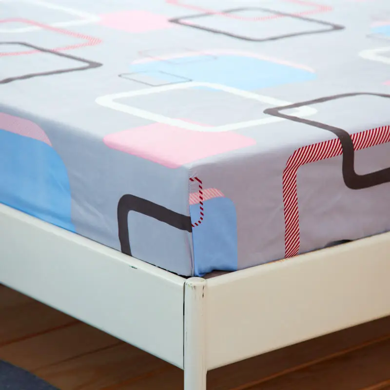Мягкая натяжная простыня с принтом защитный чехол на матрас резинкой постельное