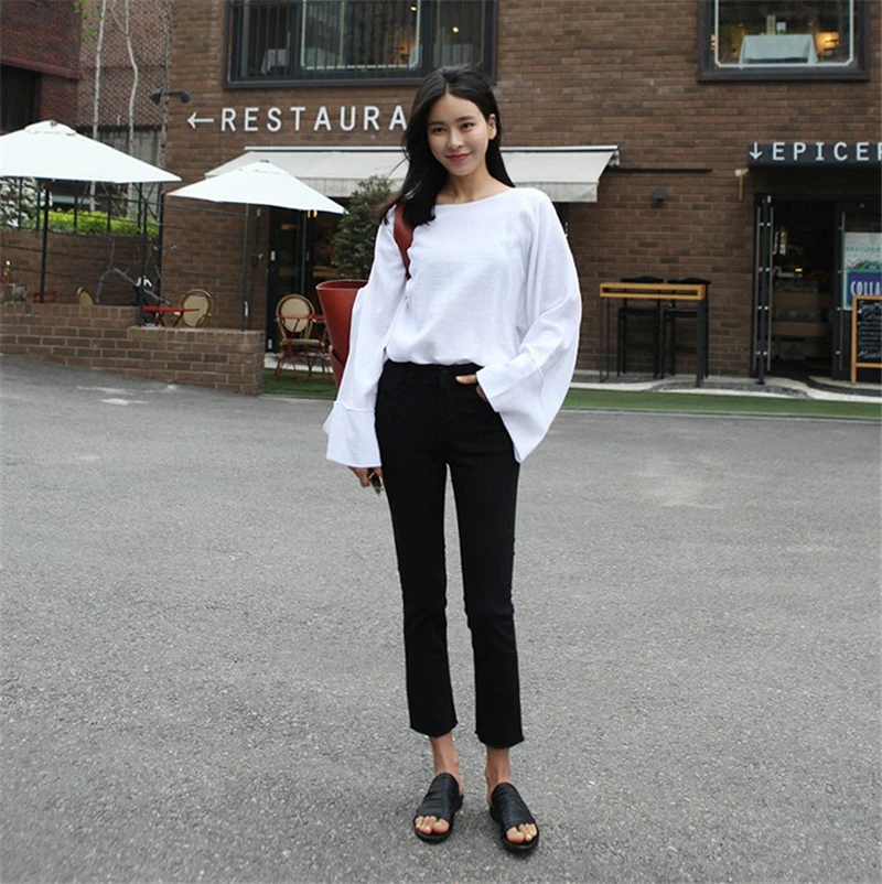 Белые джинсовые женские укороченные брюки ins super fire летние микро расклешенные