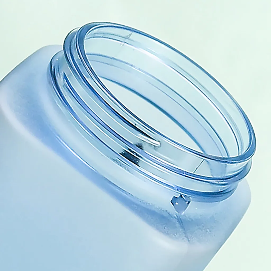 Спортивная бутылка для воды 700 мл шейкер протеиновых коктейлей пластиковый