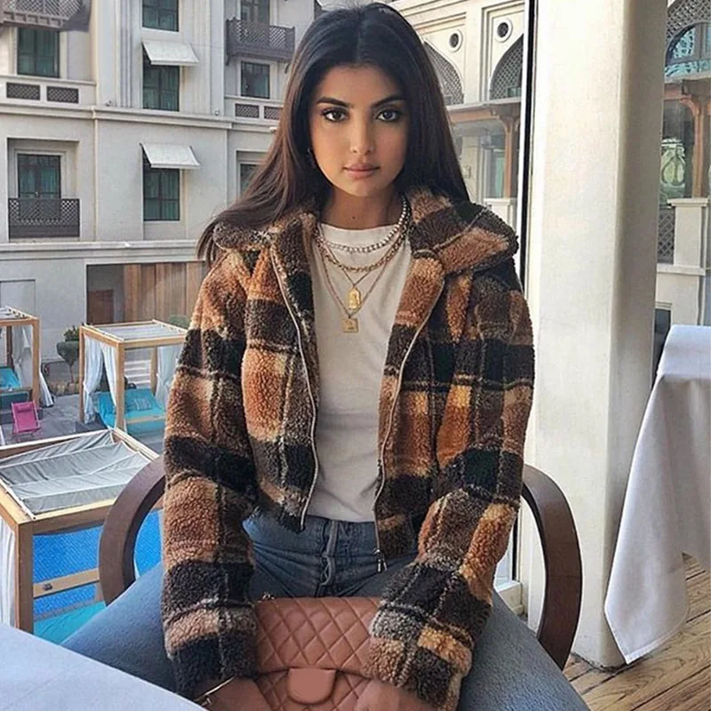 Куртка-тракер женская зимняя коричневая в клетку короткая теплая осенняя -