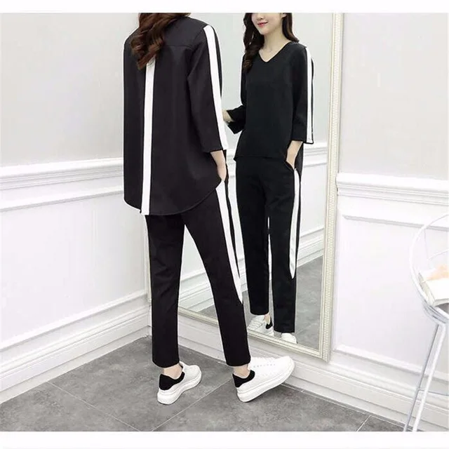 

2020 summer Woman tops +wild leg pant Two Sets Knitted Sweater Set
