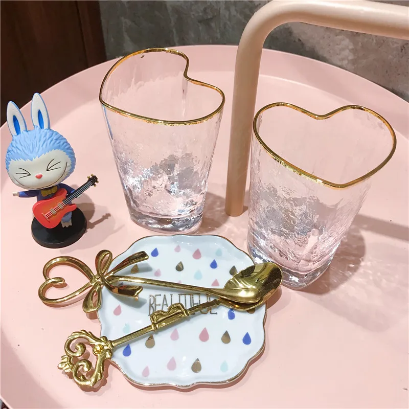 

Heart Cute Nordic Glass Cup Transparent Water Cup Couple With Handle Simple Tazas Para Cafe Student Milk Juice Drinkware MM60BLB
