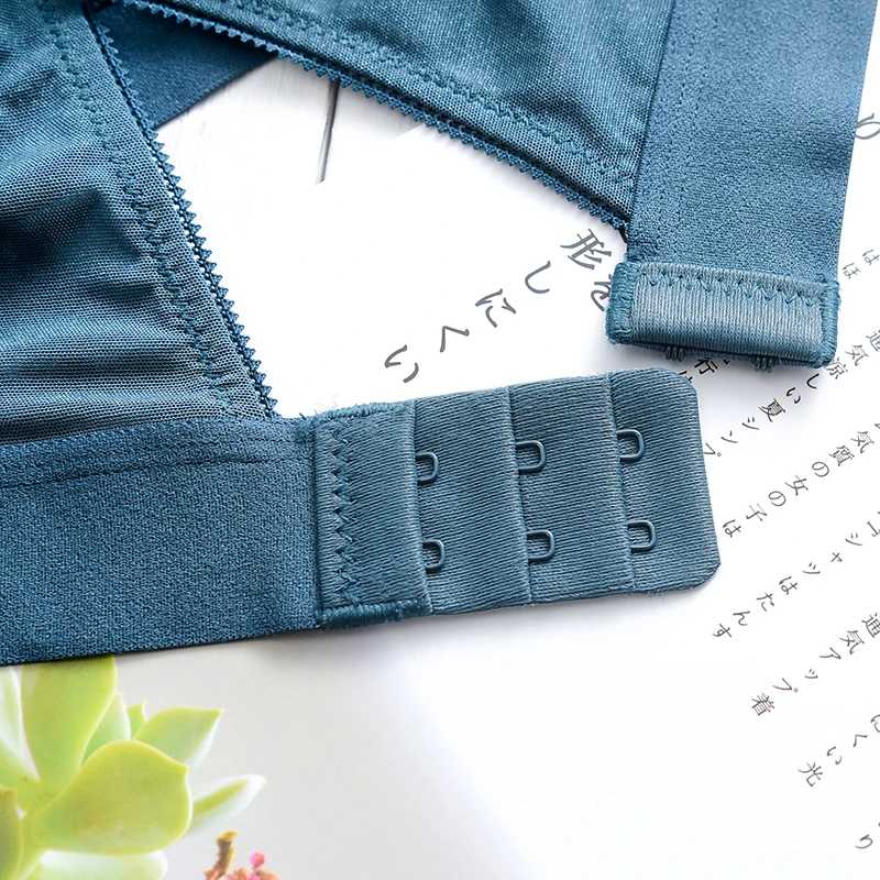 No Steel Ring Bra Women Gather The Breasts French Triangle Cup sexy Rose Lace Ultra-thin Bra  4 Colors Available