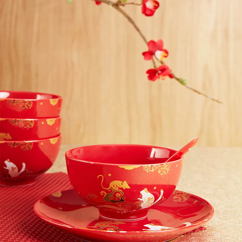 

Китайская красная простая новая фарфоровая посуда из костяного фарфора, миска для супа, столовая тарелка, набор ложек, подарочная коробка