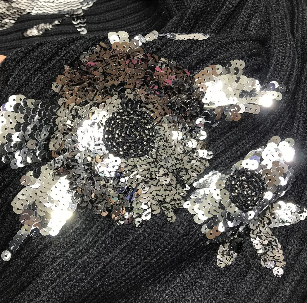 

Retro semi-high collar sequined flower thick knit sweater women's lazy wind loose and thin black sweater autumn and winter new
