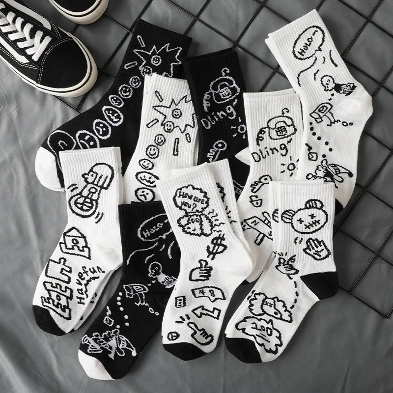 

Autumn And Winter New Women's Socks Japanese Harajuku Style Fashion Black And White Tube Socks Personality Wild Cotton Socks