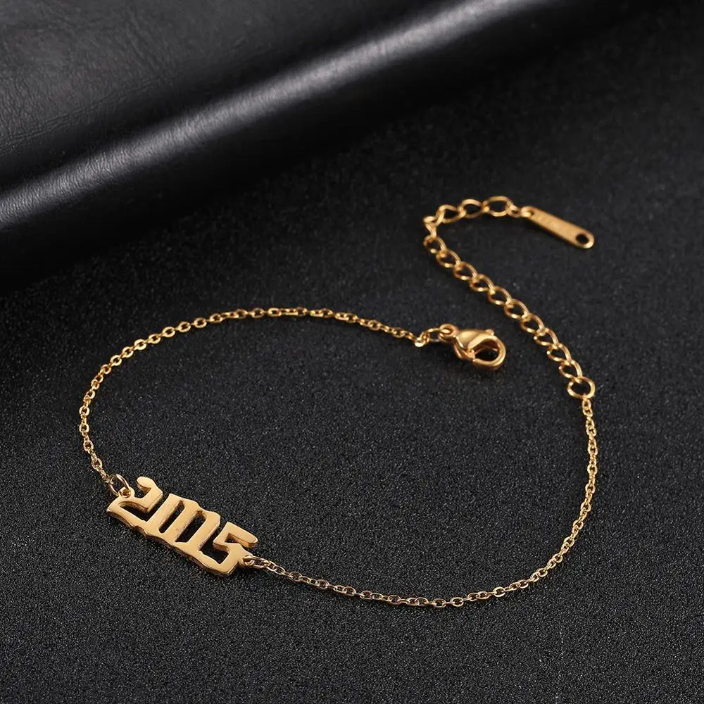 Браслет Cooltime с подвесками в виде цифр на английском языке золотой цвет подарок