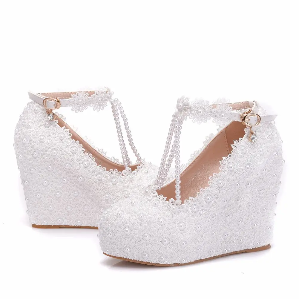 Женские туфли-лодочки на платформе украшенные кристаллами и жемчугом | Обувь