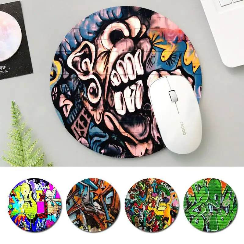 

Забавный офисный коврик с граффити, резиновый коврик для мыши круглого размера, игровой коврик для игрового плеера, Настольный коврик для к...