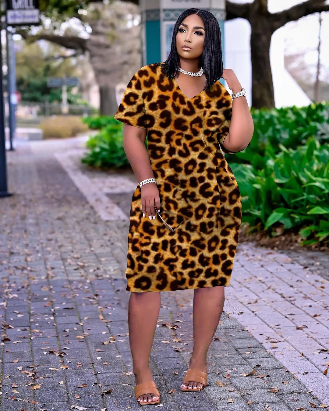 

Selected 2021 fashion women's sexy leopard print V-neck loose casual dress with pockets