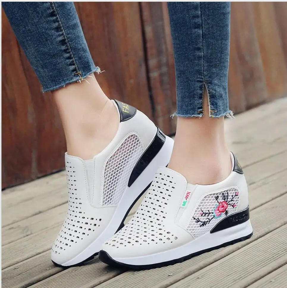 Кроссовки женские без шнуровки повседневные туфли лоферы с цветами вырезами