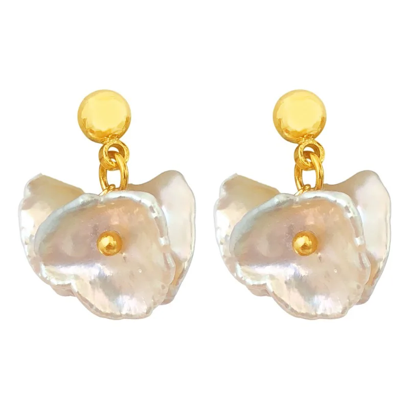 

Triple Natural Freshwater Pearl Flower Earrings Korean Fluster Pearl Earrings for Women Elegant Earrings 2020 Wedding Jewelry