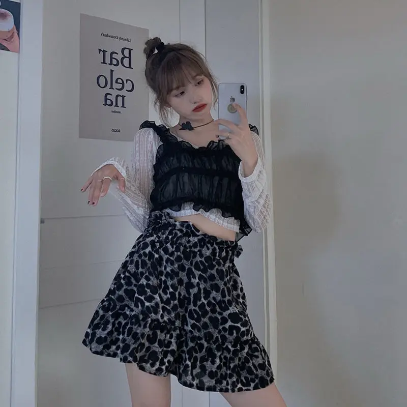 Женский комплект из двух предметов ассиметричная футболка и юбка в Корейском