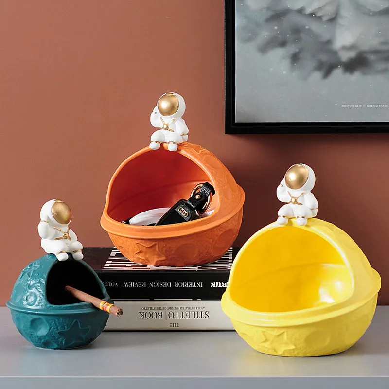 

Multifunction Home Supplies Astronaut Sundries Storage Ornament Resin Ashtray Decoration Ceramic Ornament Spaceman Figurines